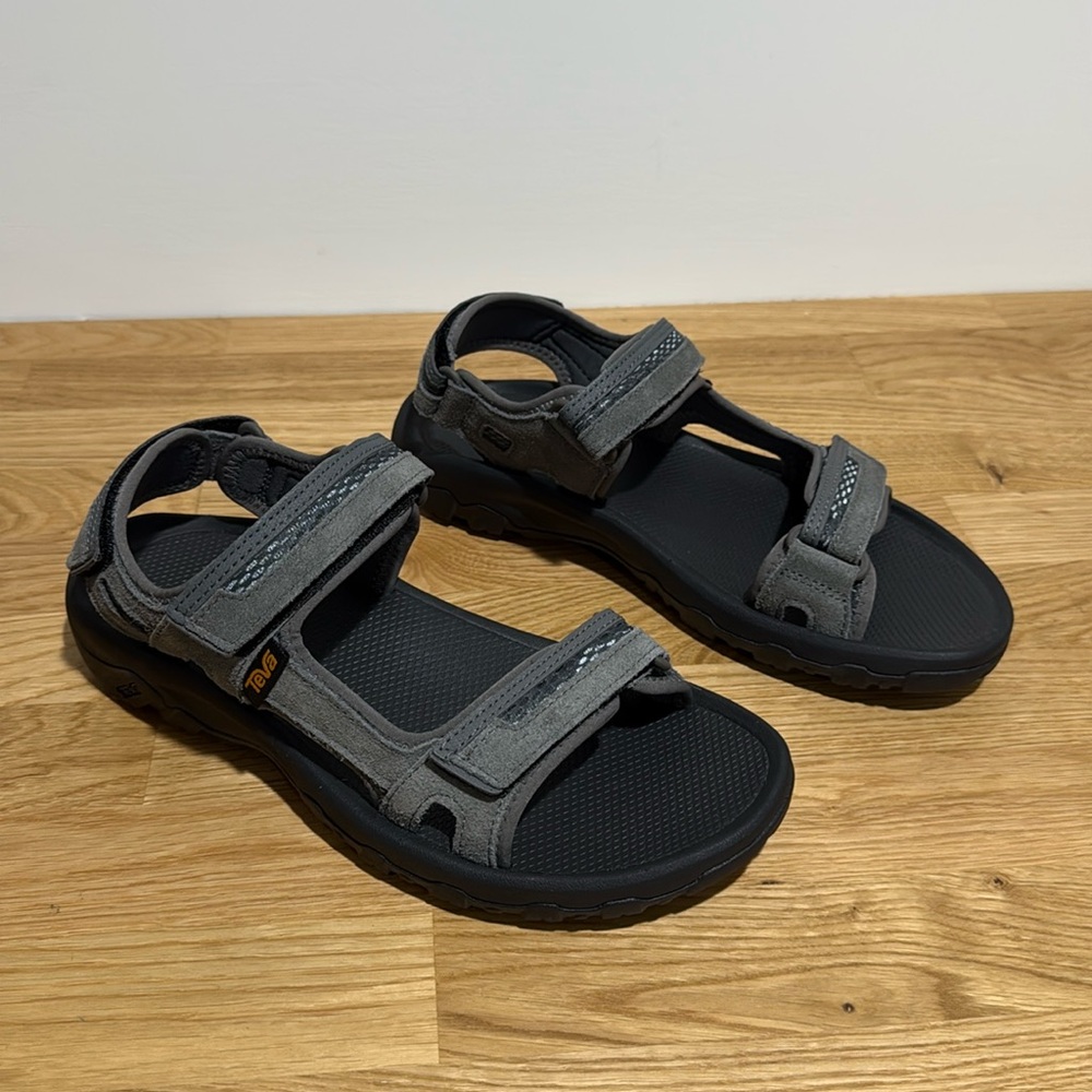 Brand new pair of men’s Teva Hudson size 9